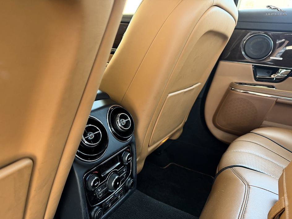Used 2011 Jaguar XJ Supercharged RWD image 23