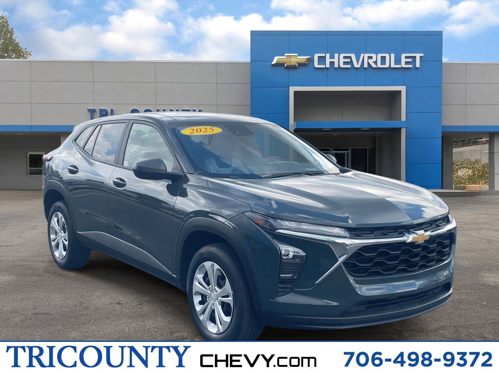 Used 2025 Chevrolet Trax LS image 1