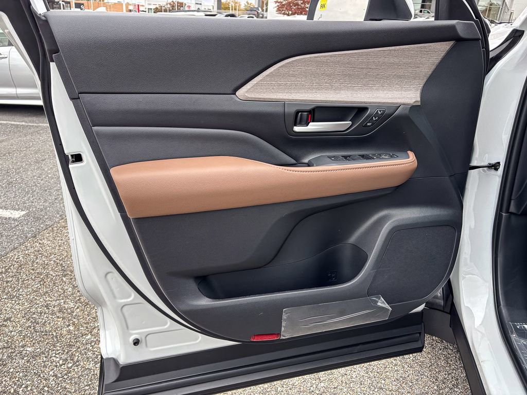New 2026 Toyota Grand Highlander Platinum image 10