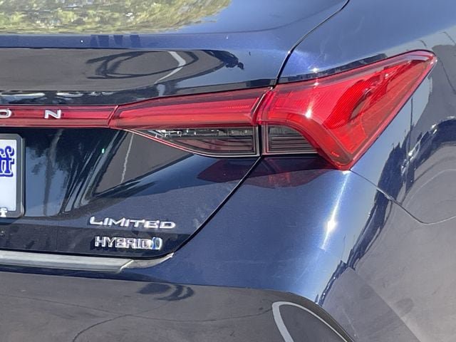 Used 2021 Toyota Avalon Limited FWD image 6