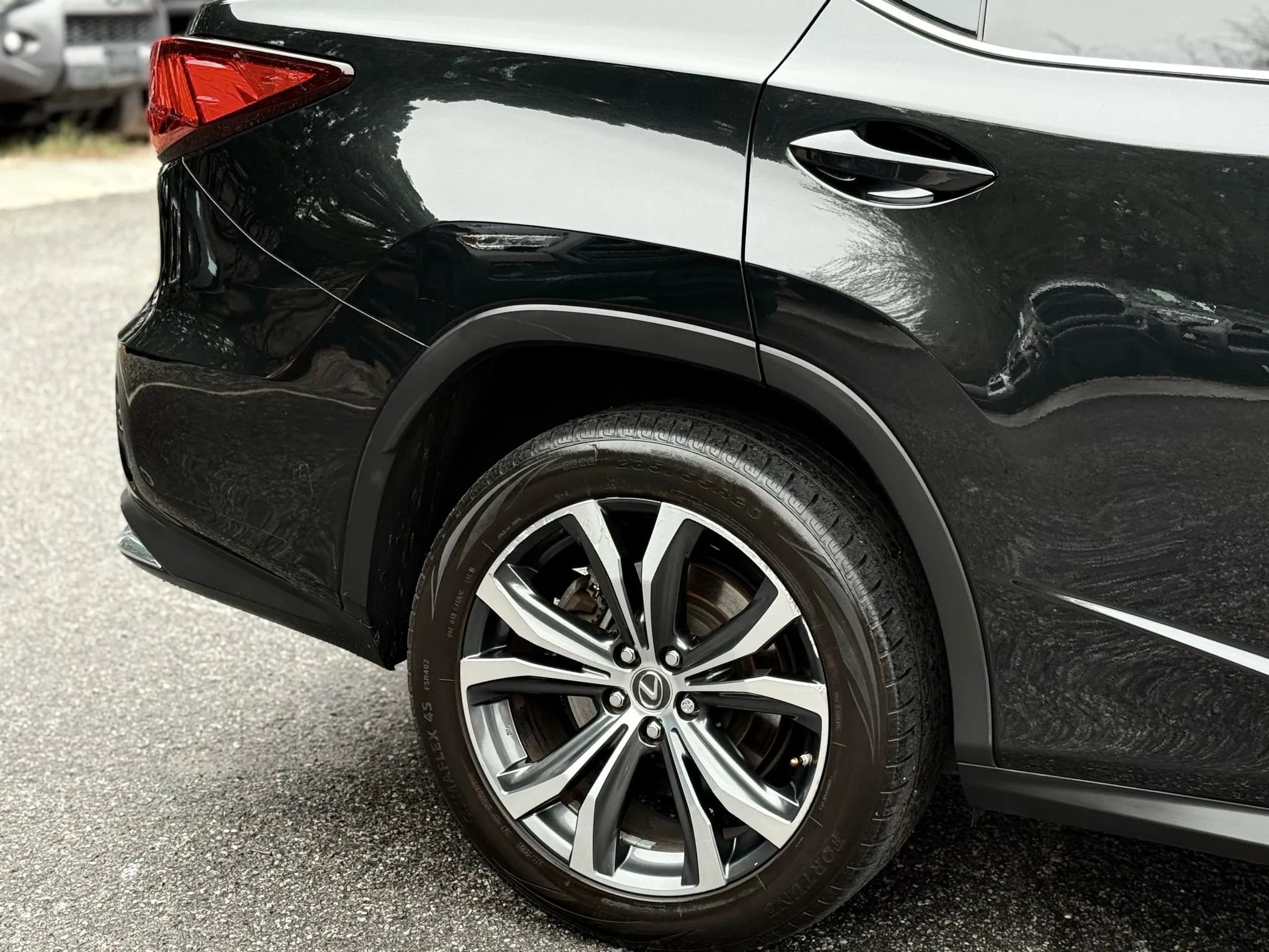 Used 2021 Lexus RX 350L FWD w/ Premium Package image 12