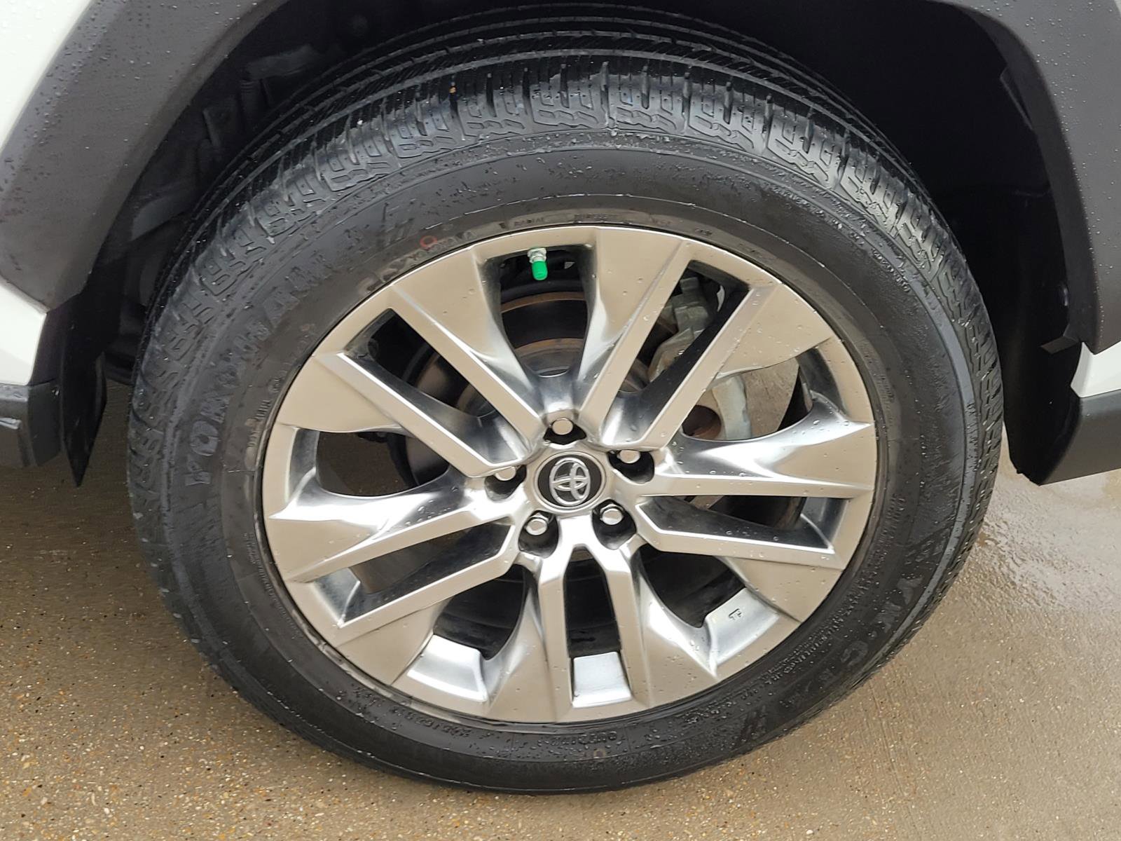 Used 2019 Toyota RAV4 XLE Premium image 23