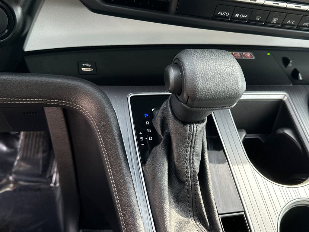 Used 2025 Toyota Sienna LE image 29