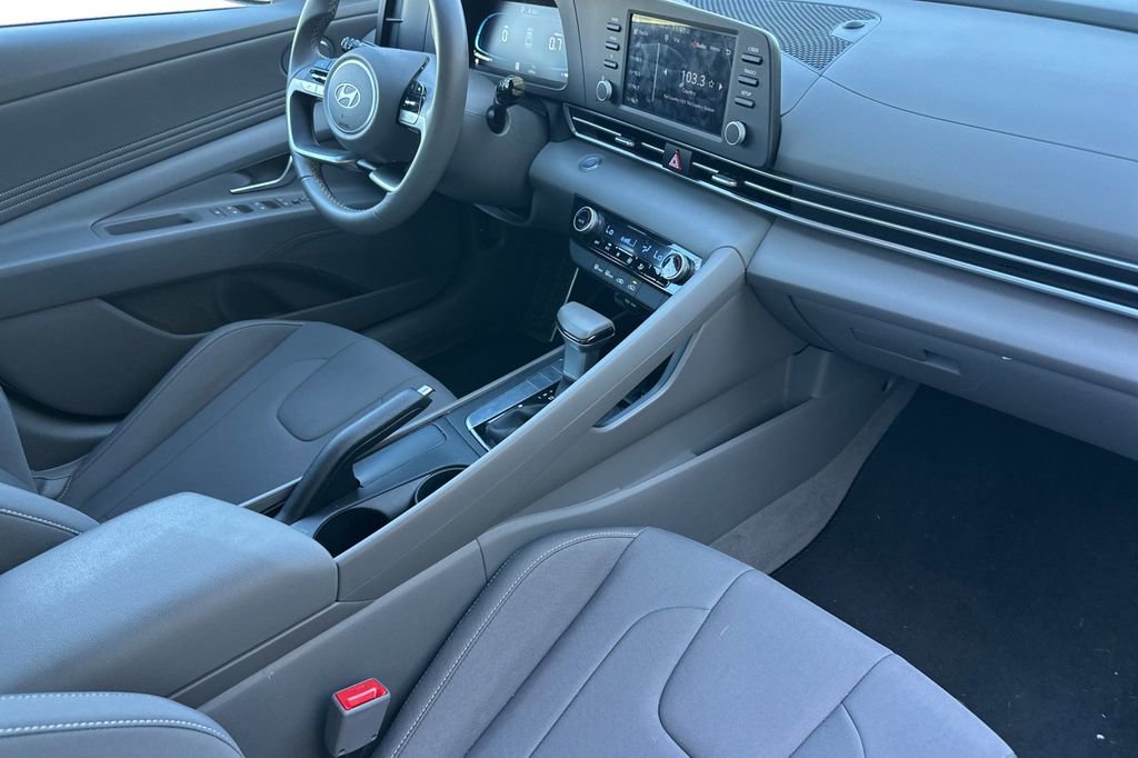 New 2025 Hyundai Elantra Sport FWD image 13