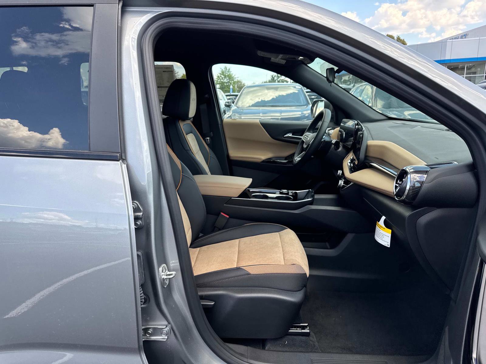 New 2026 Chevrolet Equinox ACTIV w/ LPO, Floor Liner Package image 12