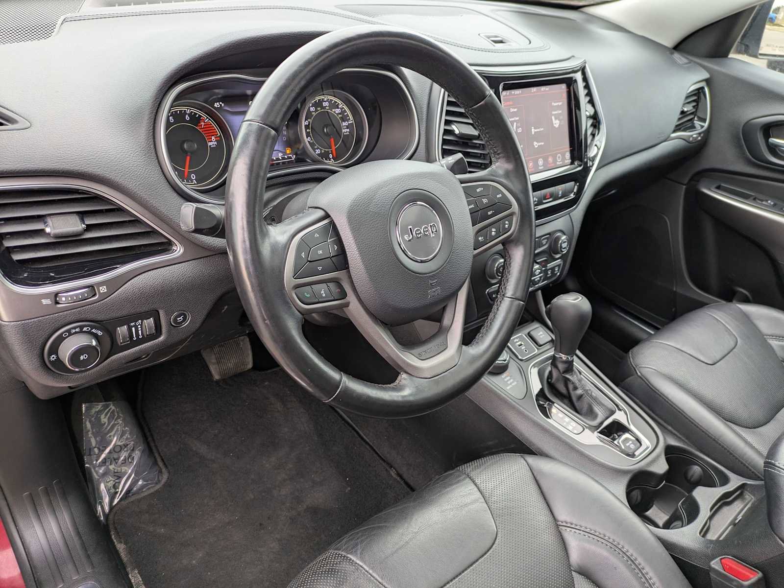 Used 2021 Jeep Cherokee Limited image 2