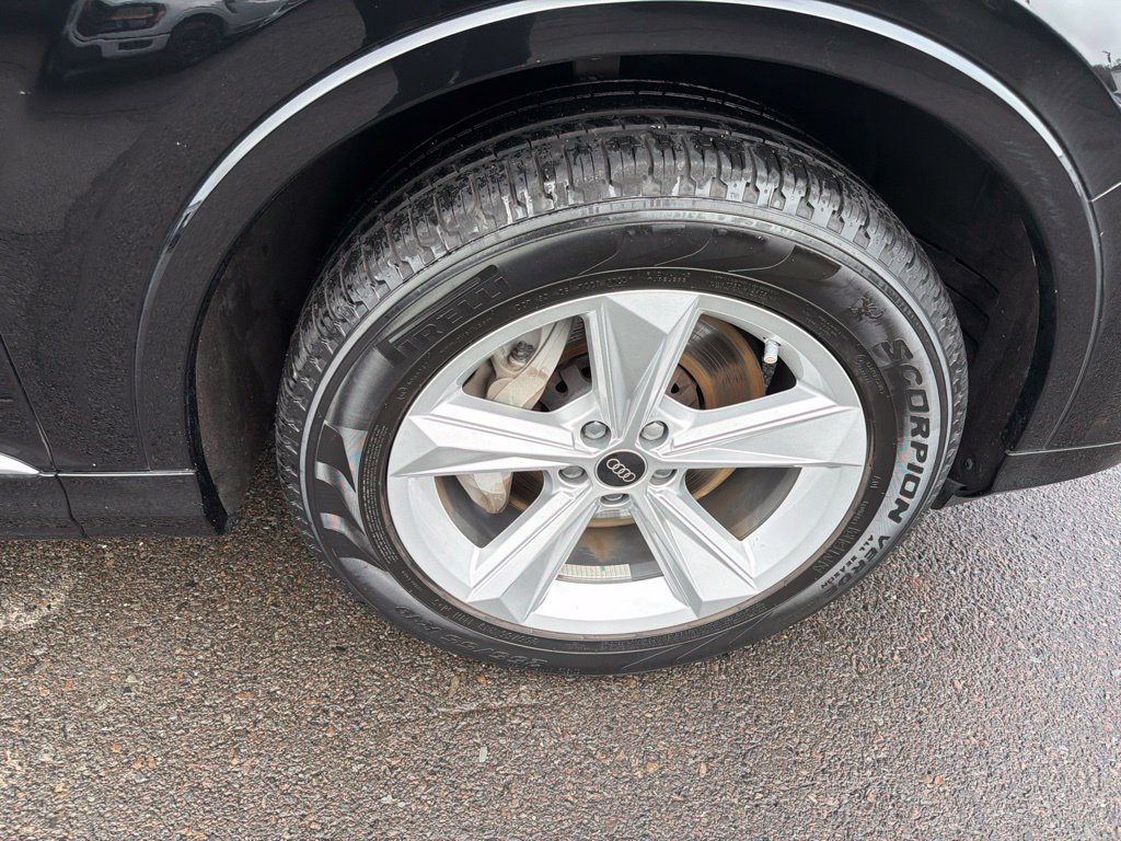 Used 2023 Audi Q7 3.0T Premium AWD/4WD image 35