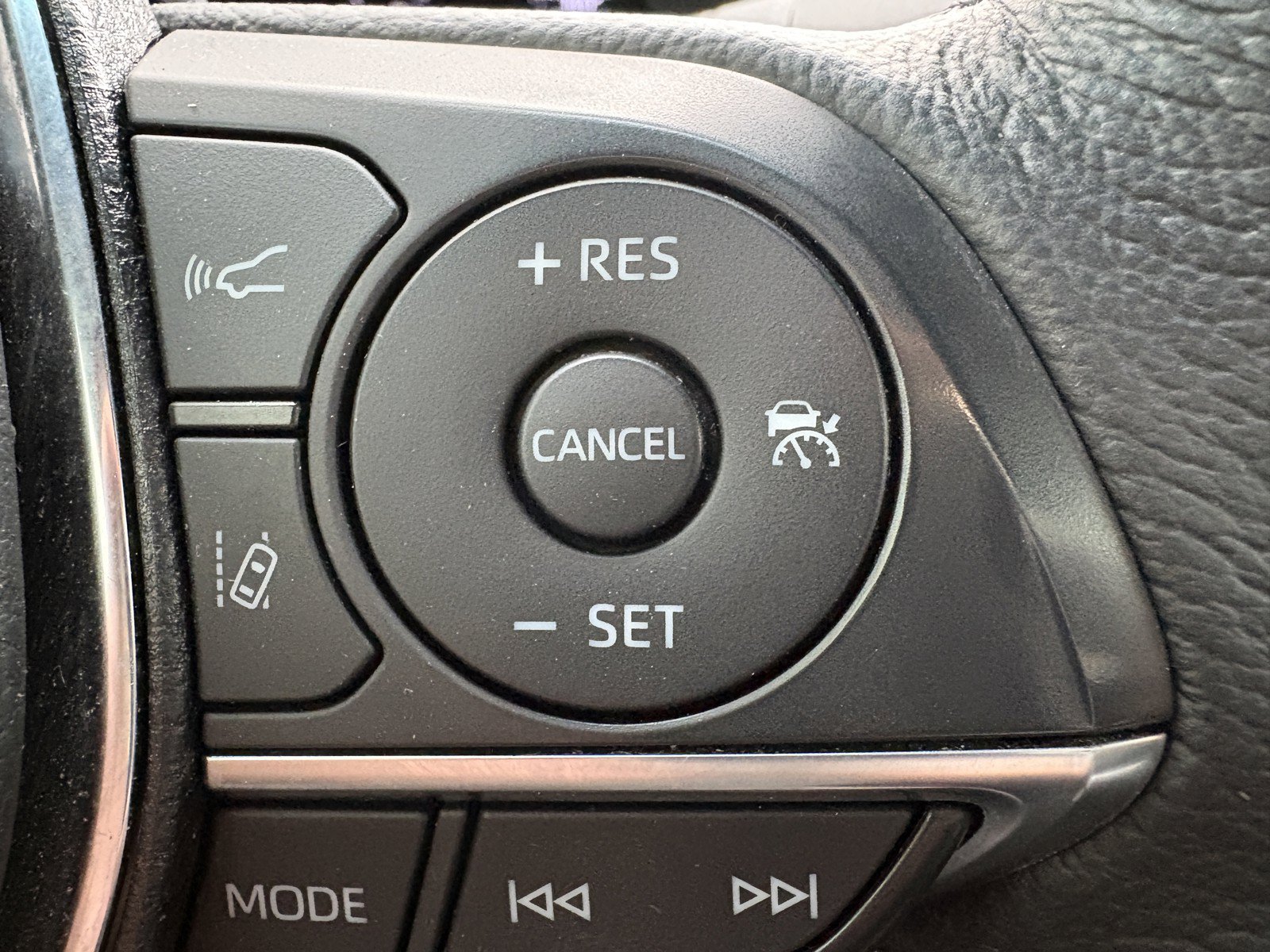 Used 2021 Toyota Avalon XLE FWD image 16