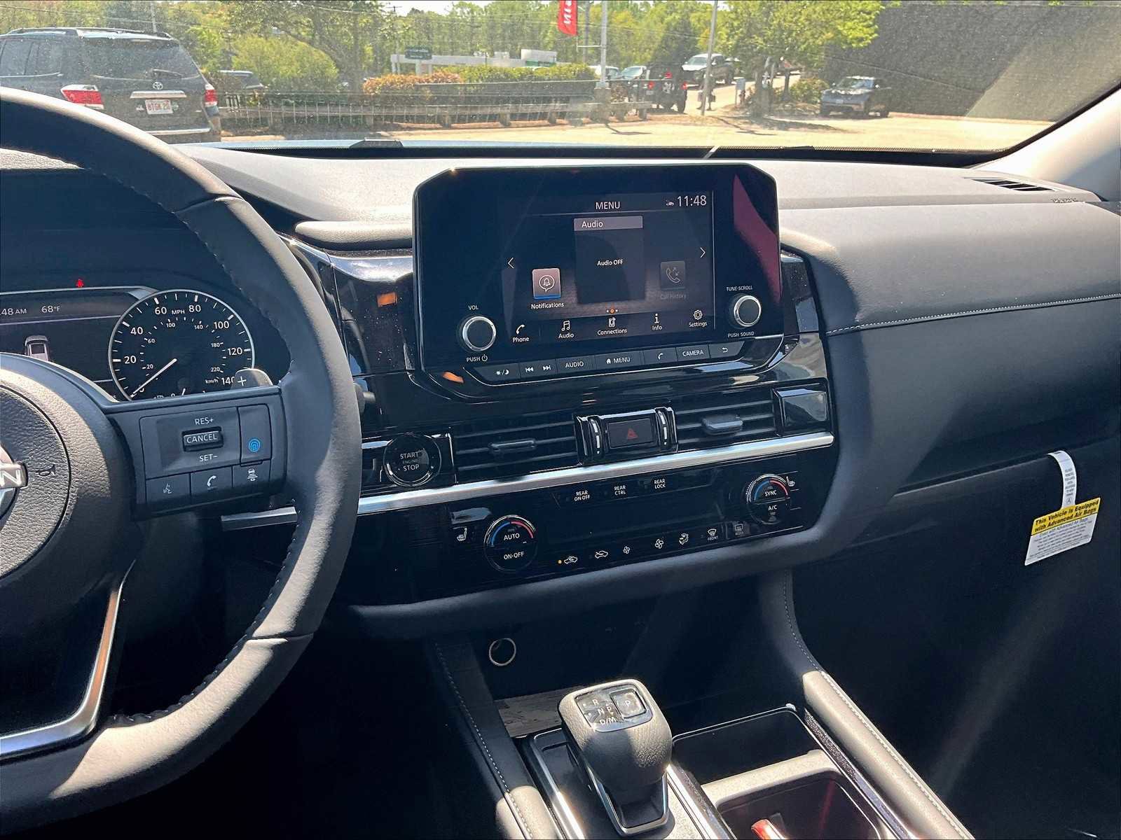 New 2025 Nissan Pathfinder SV image 12