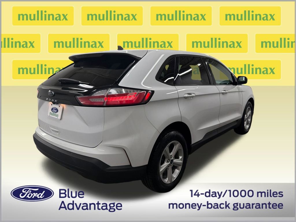 Certified 2021 Ford Edge SE image 3