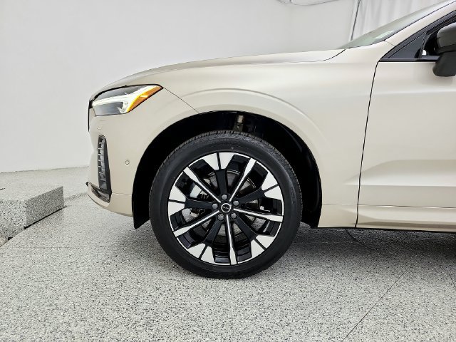 Certified 2026 Volvo XC60 B5 Plus AWD/4WD image 31