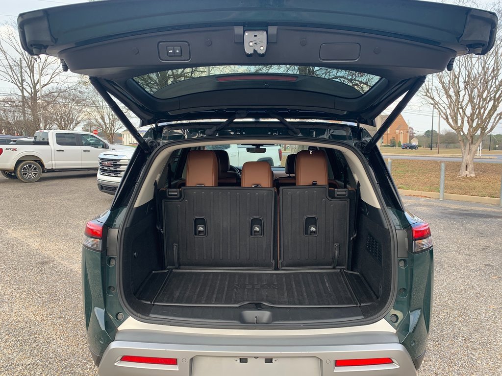 Used 2024 Nissan Pathfinder Platinum w/ Cargo Package image 7