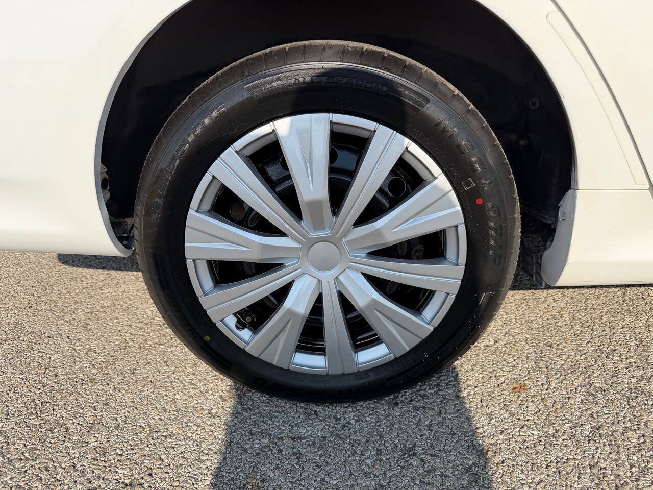 Used 2012 Toyota Corolla LE FWD image 28