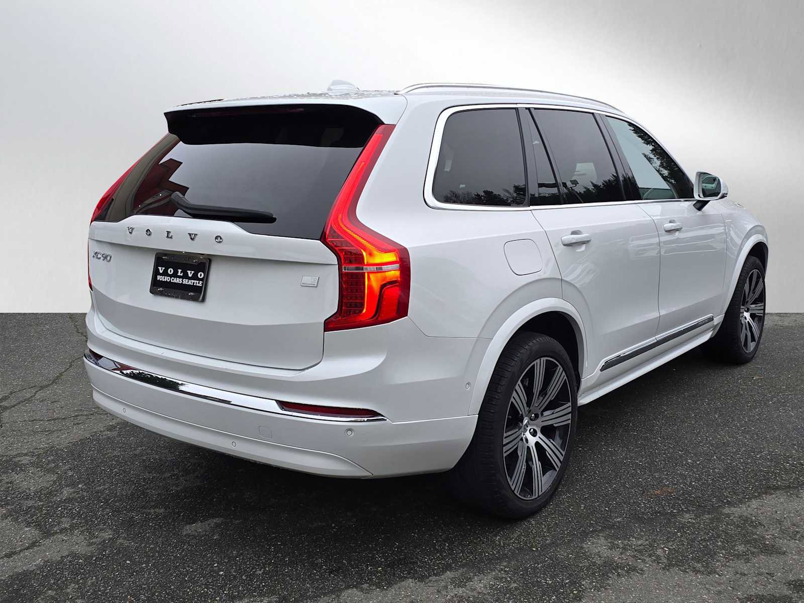 Certified 2024 Volvo XC90 T8 Plus image 3
