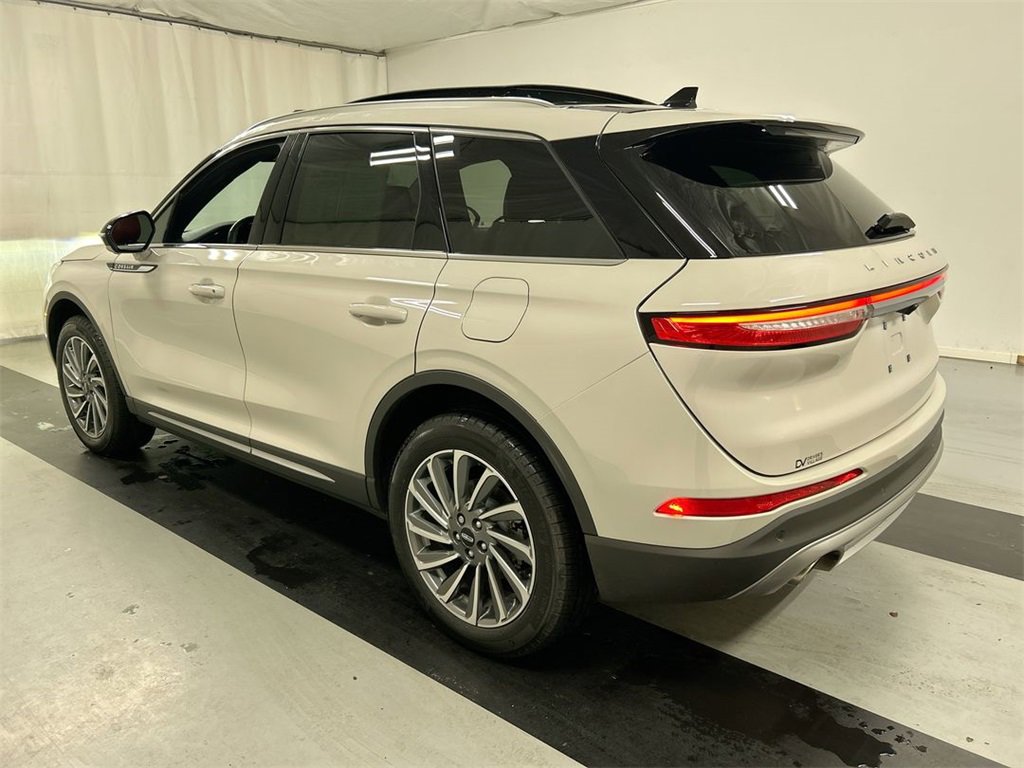 Used 2023 Lincoln Corsair Reserve w/ Equipment Group 201A image 7