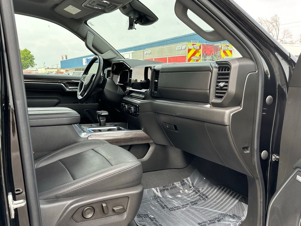 Used 2023 Chevrolet Silverado 1500 LTZ w/ Technology Package AWD/4WD image 22