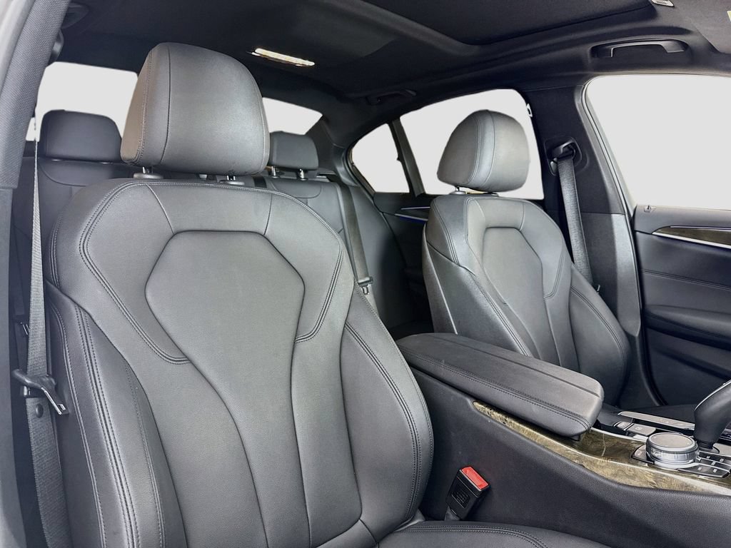 Used 2020 BMW 530i w/ Convenience Package RWD image 16