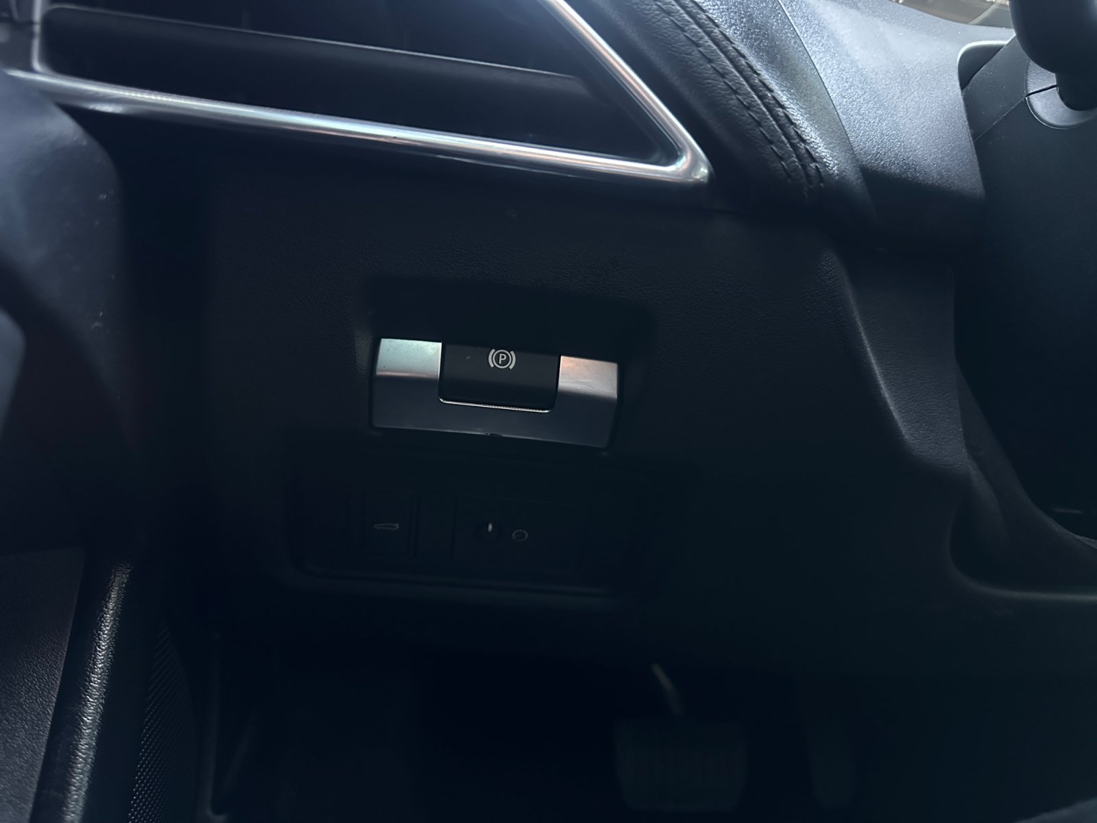 Used 2020 Jaguar XE S RWD image 19