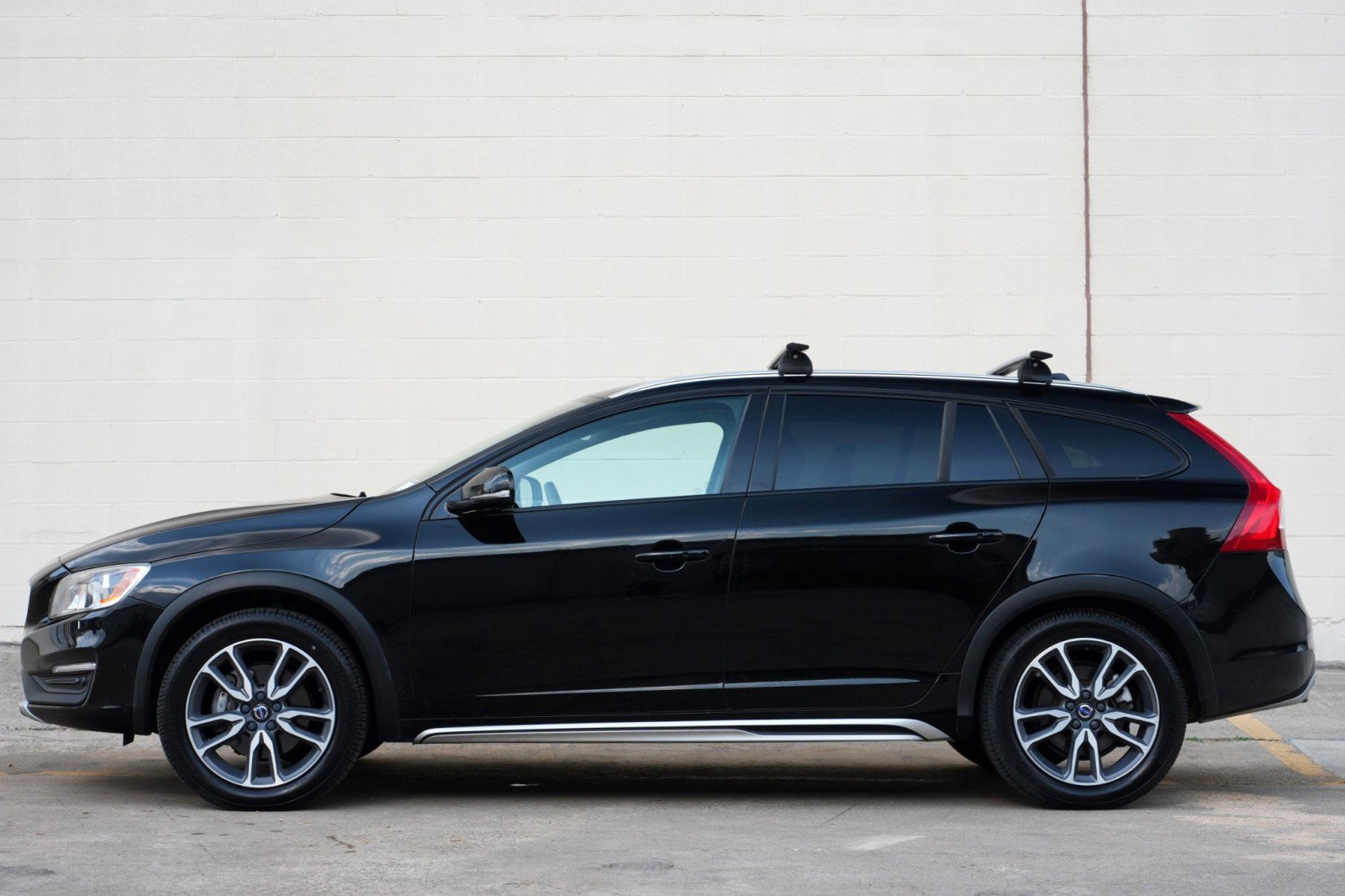 Used 2018 Volvo V60 T5 Cross Country w/ Convenience Package AWD/4WD image 8