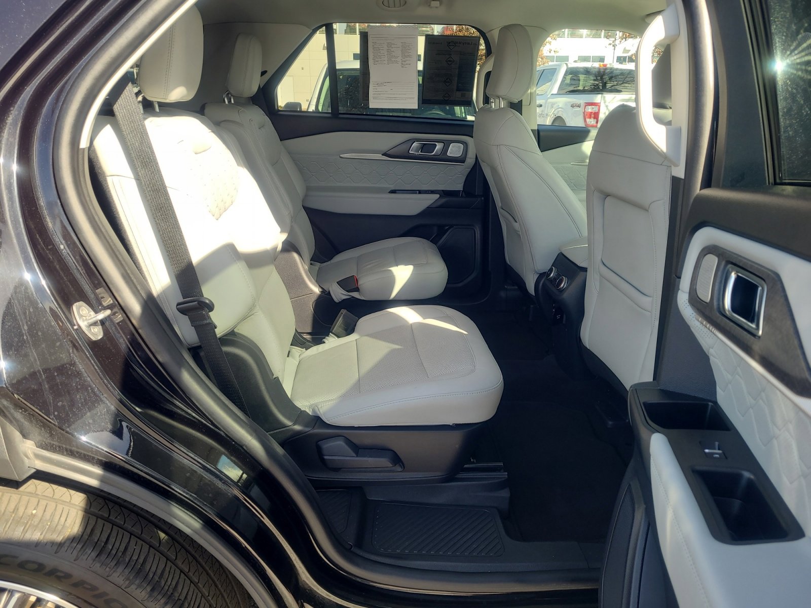 Certified 2025 Ford Explorer Platinum w/ Ultimate Package image 18