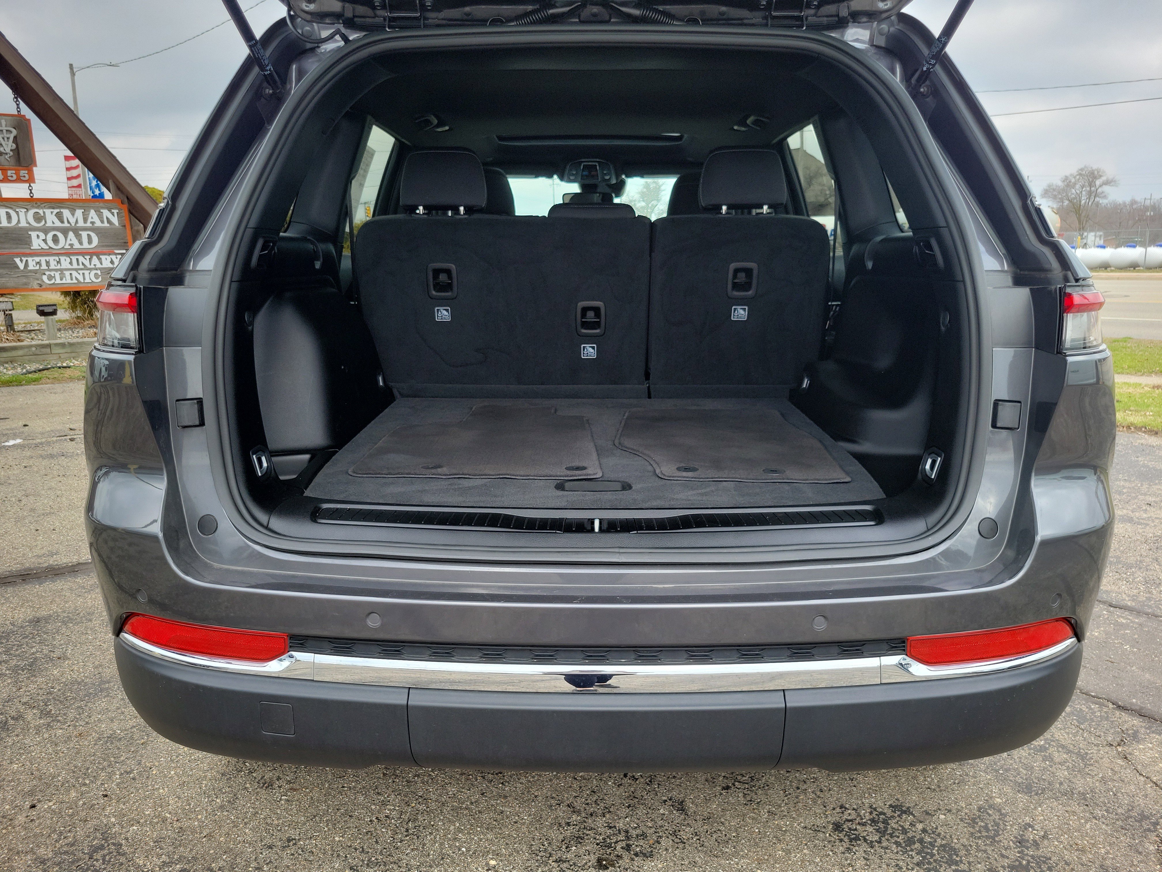 Used 2025 Jeep Grand Cherokee Laredo X image 20