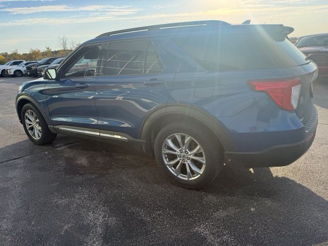 Used 2020 Ford Explorer XLT w/ Equipment Group 202A AWD/4WD image 4