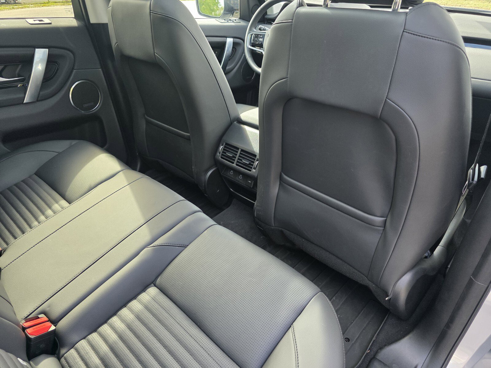 Certified 2025 Land Rover Discovery Sport S image 15