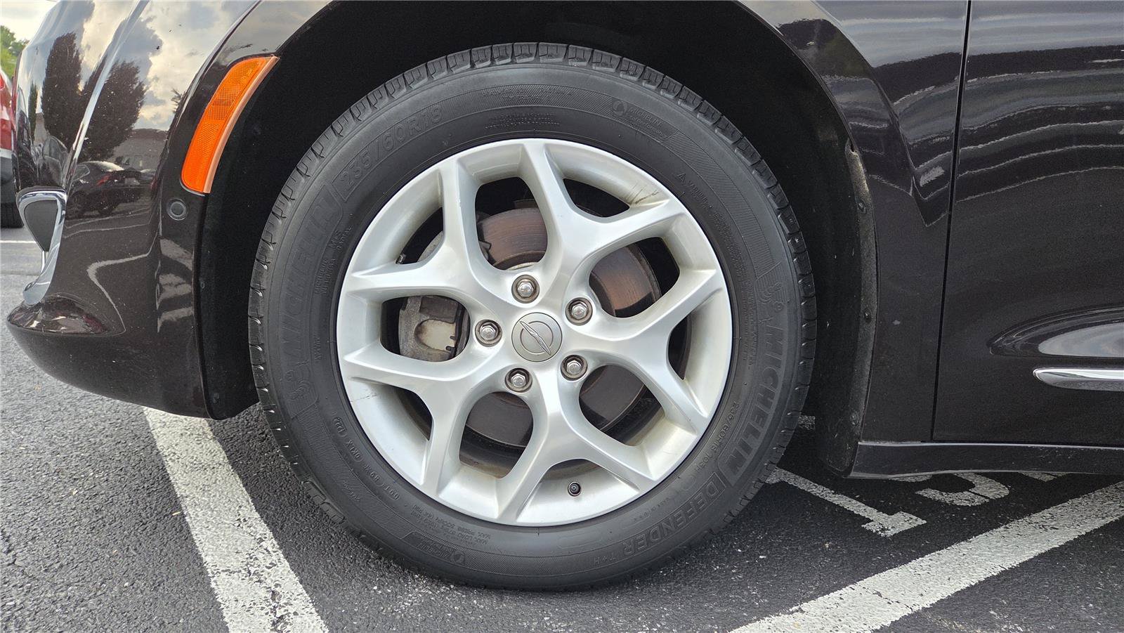 Used 2017 Chrysler Pacifica Touring-L Plus w/ Advanced Safetytec Group FWD image 11
