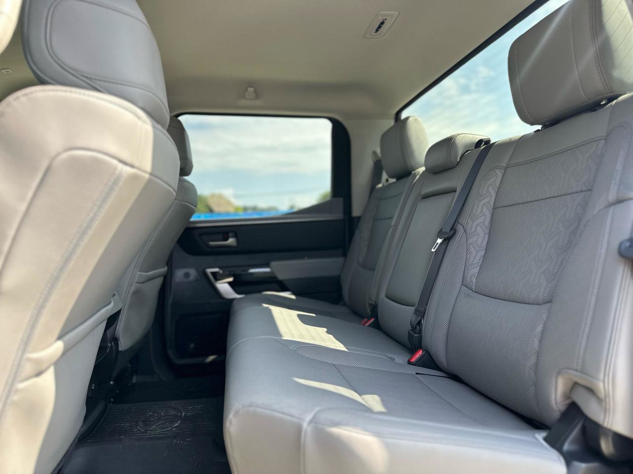 Used 2022 Toyota Tundra Limited w/ Power Package AWD/4WD image 14