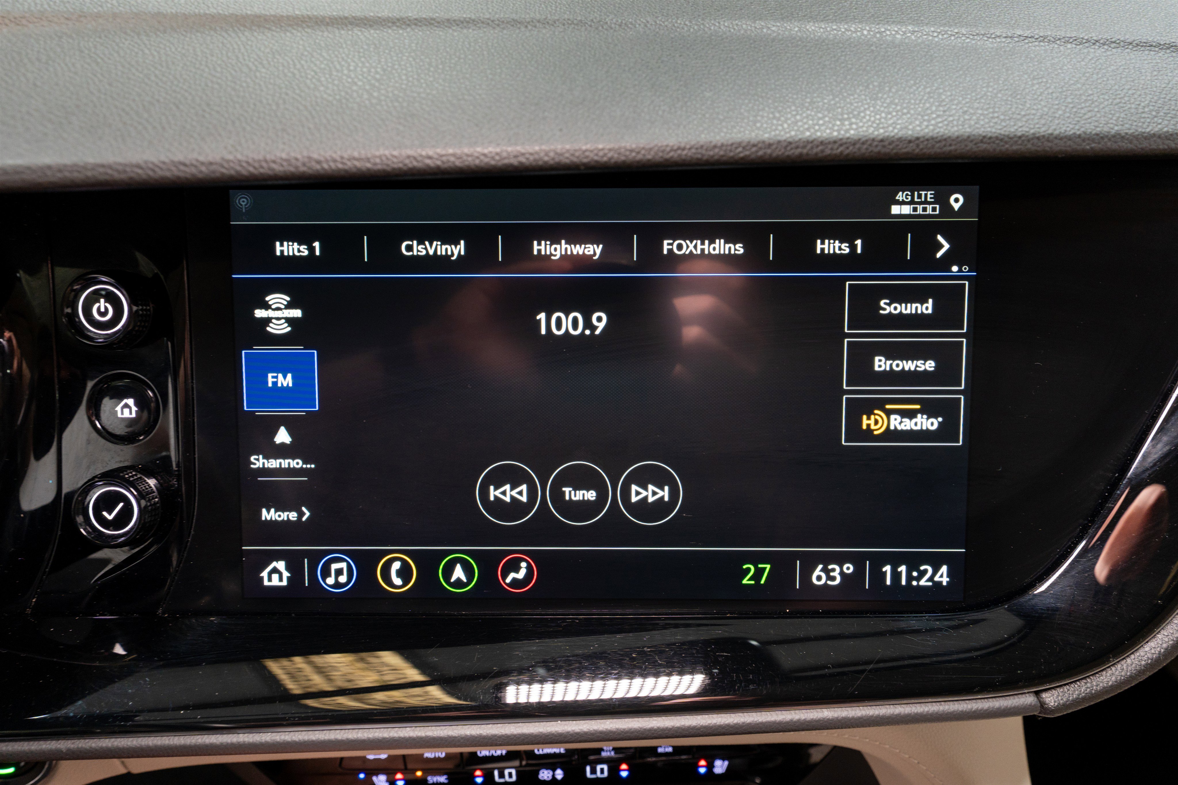 Used 2022 Buick Envision Avenir w/ Technology Package II image 20