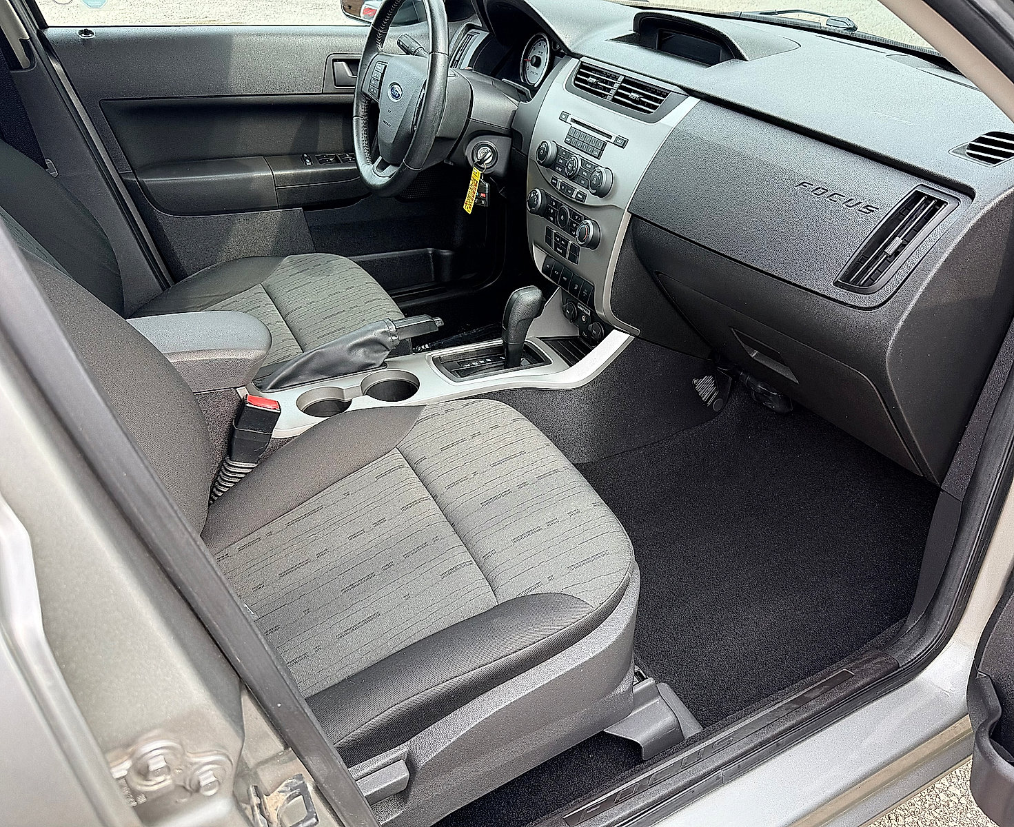 Used 2008 Ford Focus SE FWD image 30