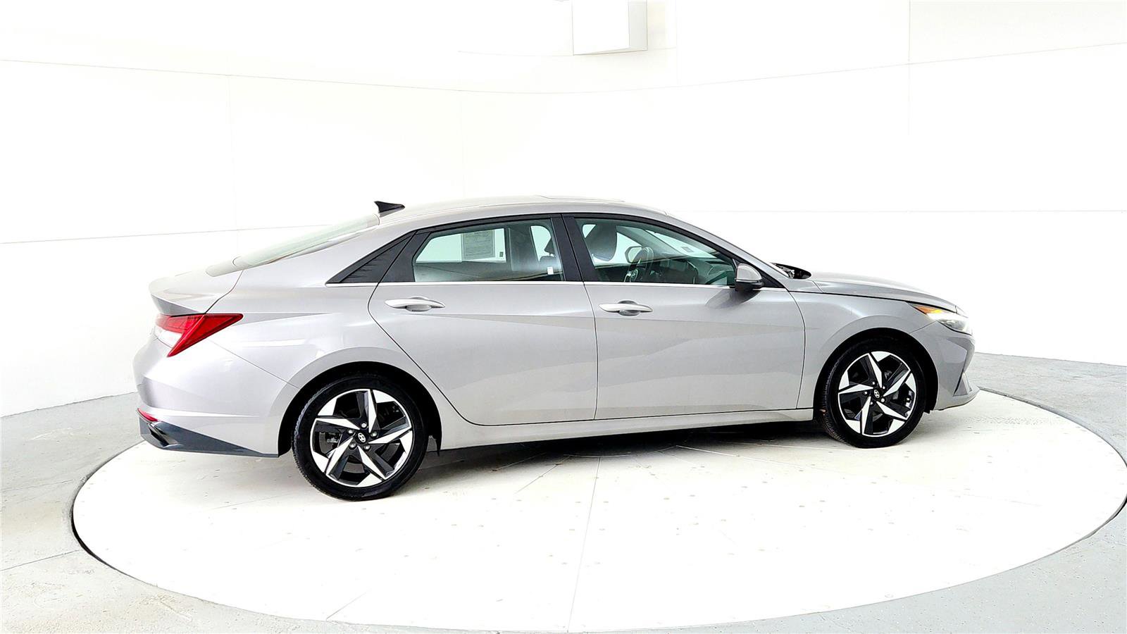 Used 2023 Hyundai Elantra Limited image 5
