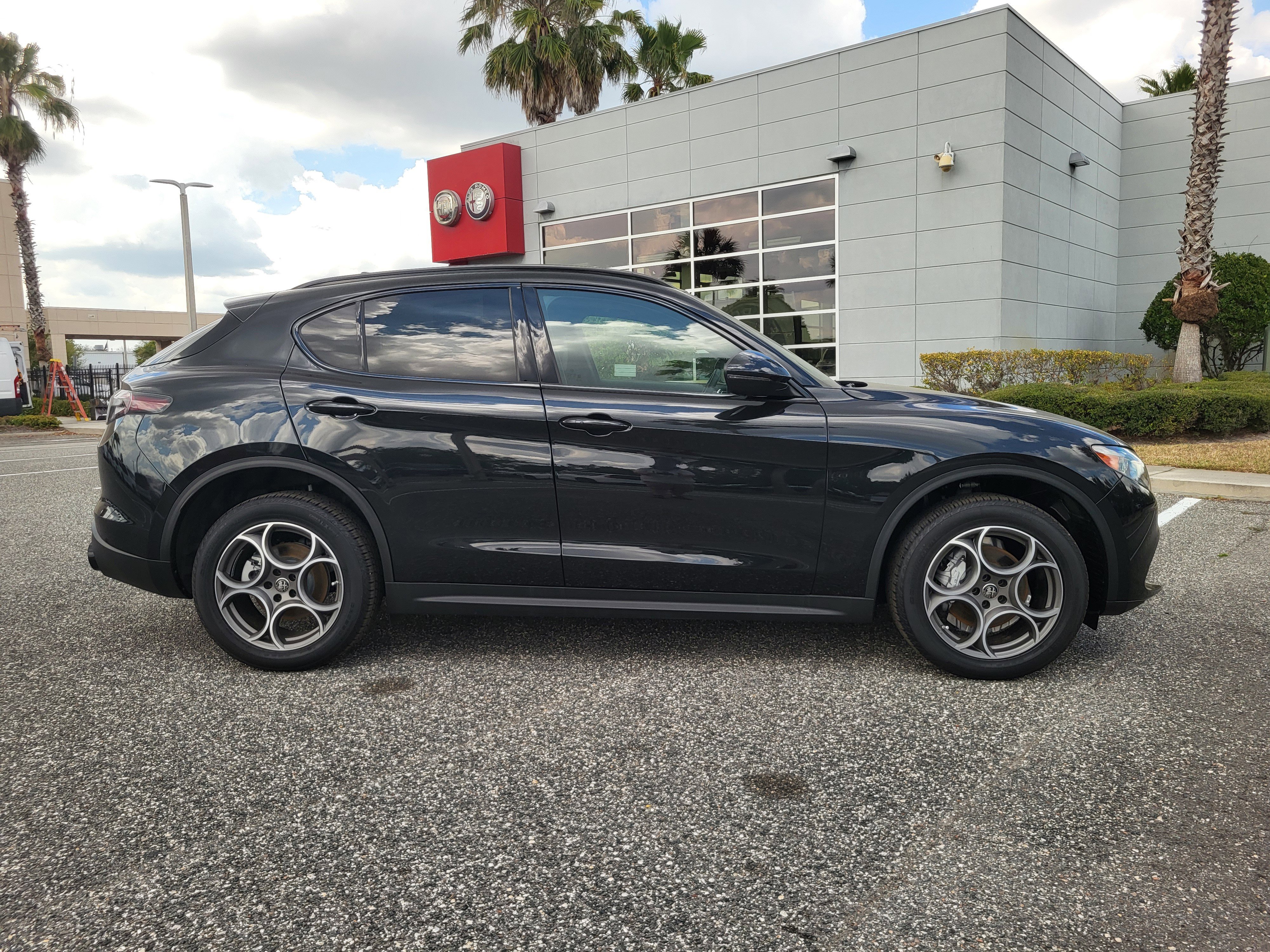 New 2025 Alfa Romeo Stelvio Sprint image 2