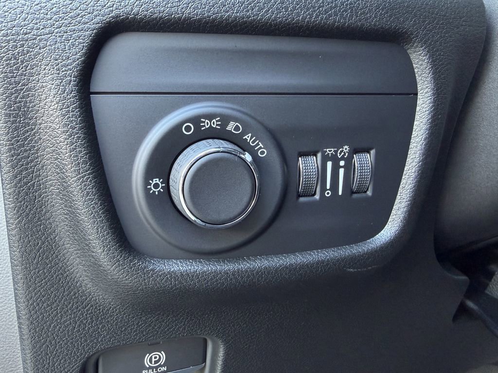 New 2025 Jeep Grand Cherokee L Altitude image 17