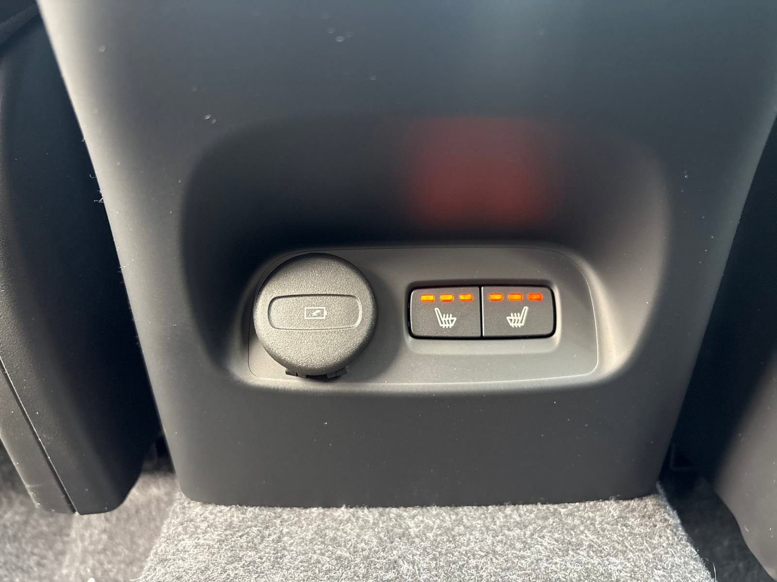 New 2026 Volvo XC40 B5 Ultra w/ Climate Package image 33