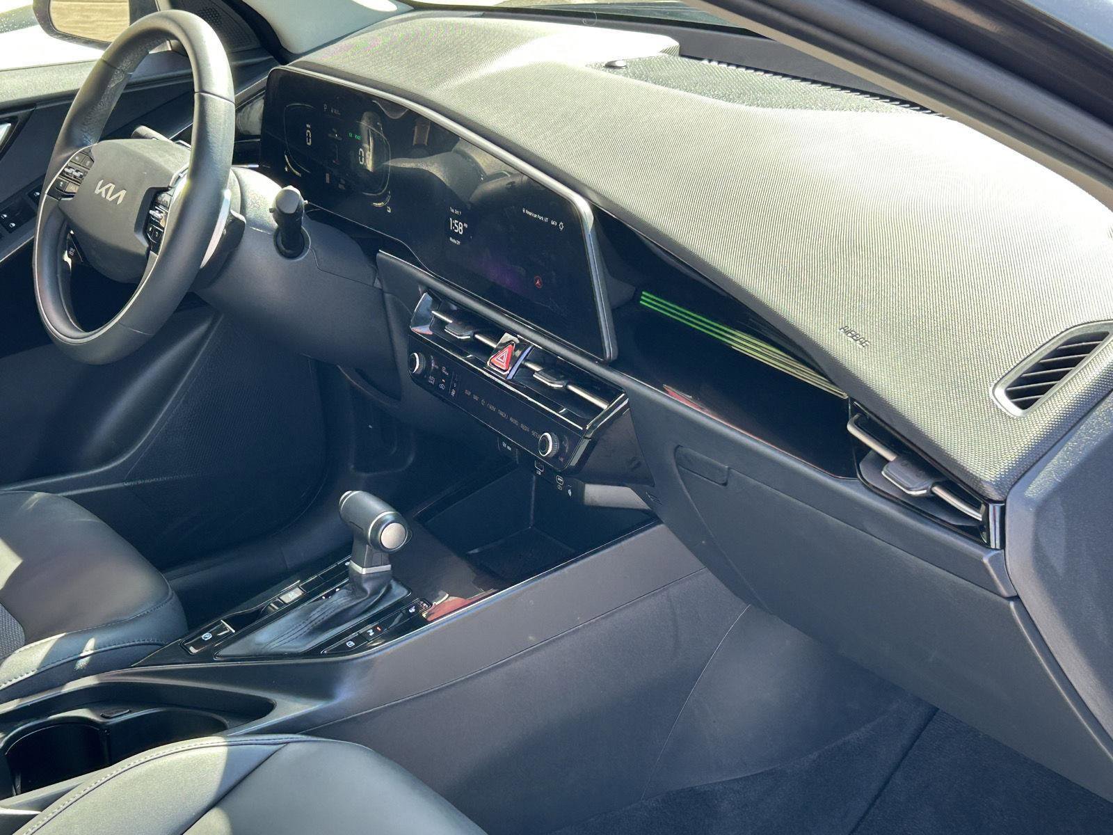 Used 2025 Kia Niro EX image 15
