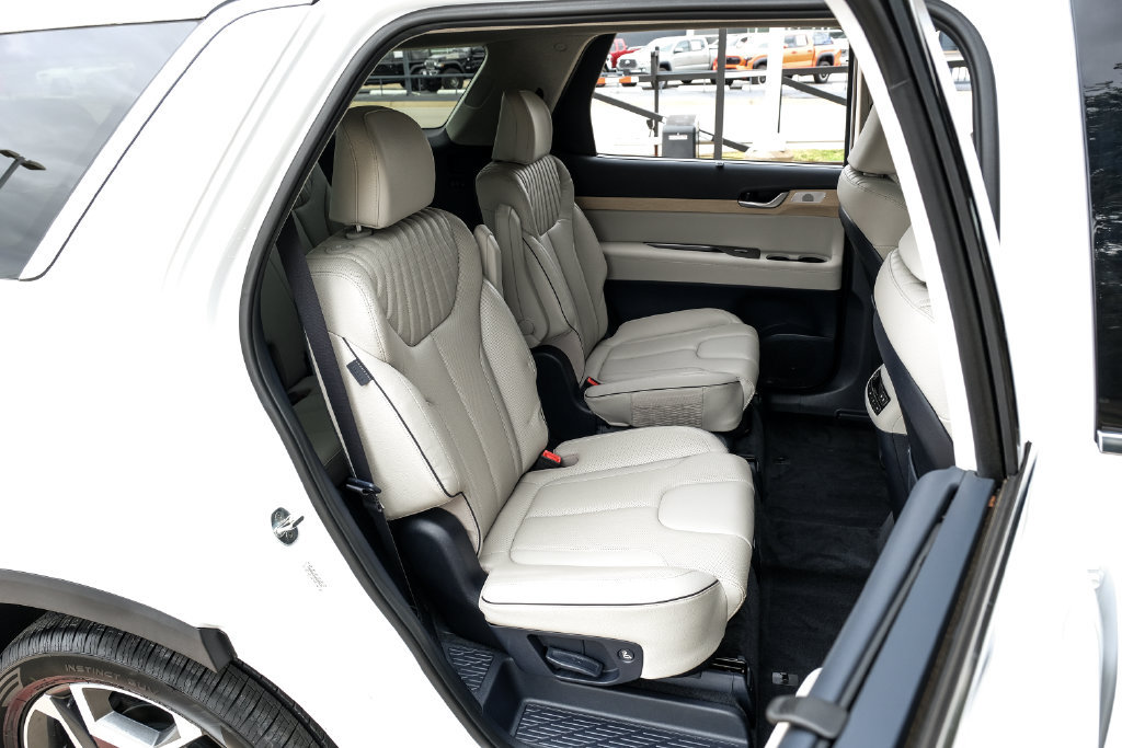 Used 2023 Hyundai Palisade Limited AWD/4WD image 48