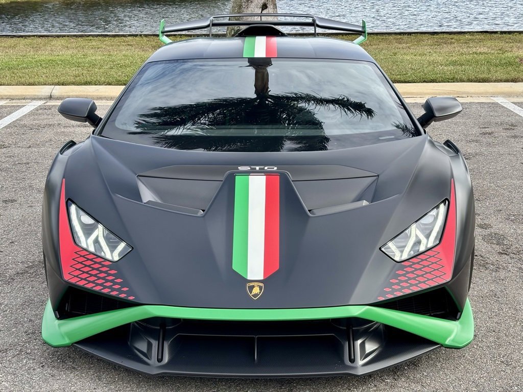 Used 2022 Lamborghini Huracan STO image 3
