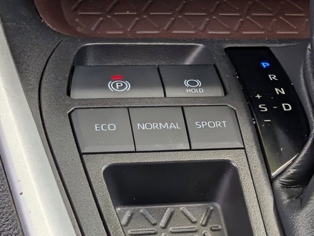 Used 2022 Toyota RAV4 Limited image 16