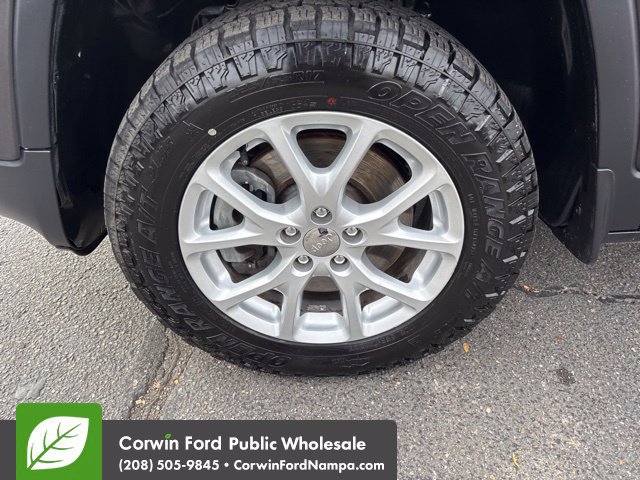 Used 2015 Jeep Cherokee Latitude w/ Comfort/Convenience Group AWD/4WD image 9