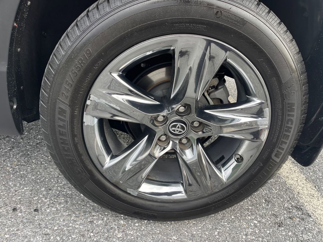 Used 2018 Toyota Highlander Limited Platinum AWD/4WD image 12