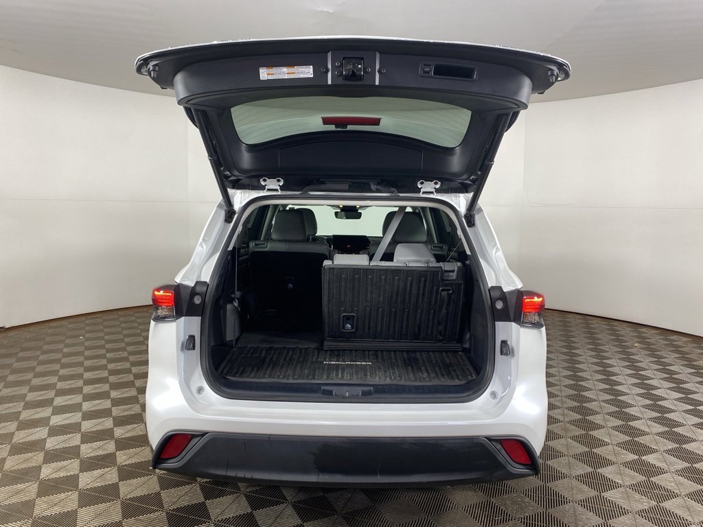 Used 2023 Toyota Highlander XLE image 38