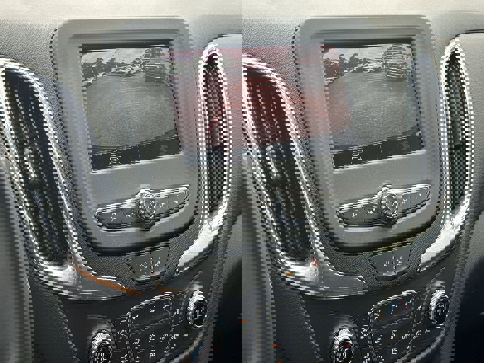 Used 2024 Chevrolet Equinox LT image 25