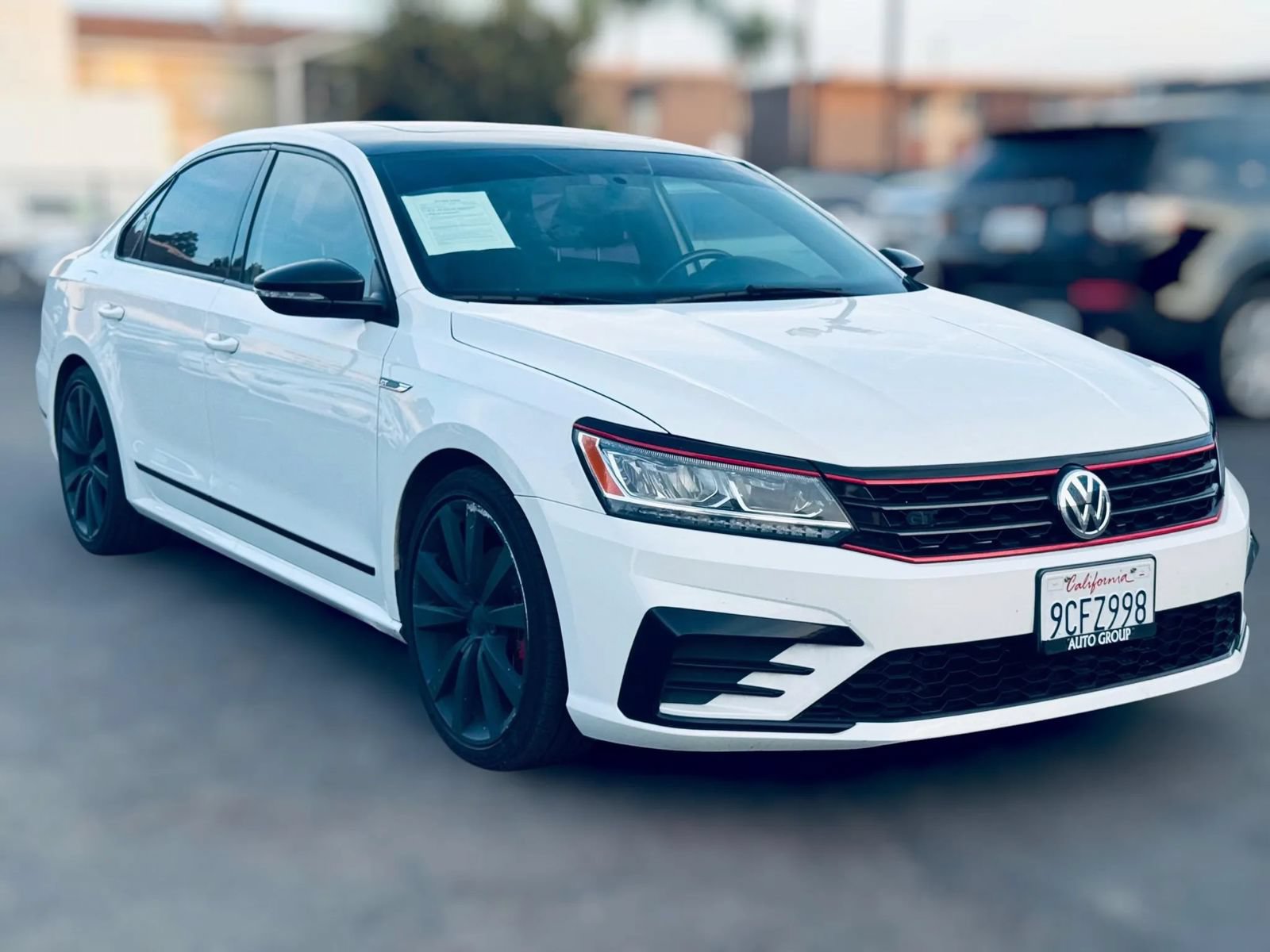 Used 2018 Volkswagen Passat GT FWD image 2