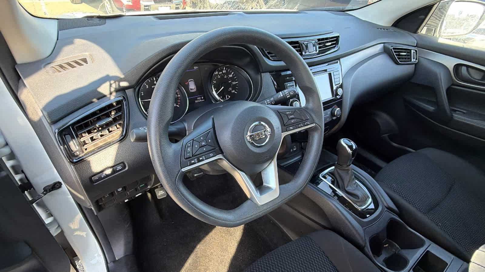 Used 2022 Nissan Rogue Sport S image 10