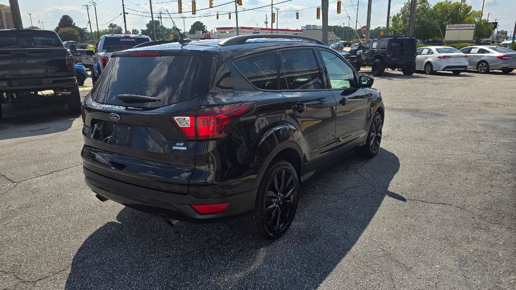 Used 2019 Ford Escape SE FWD image 4