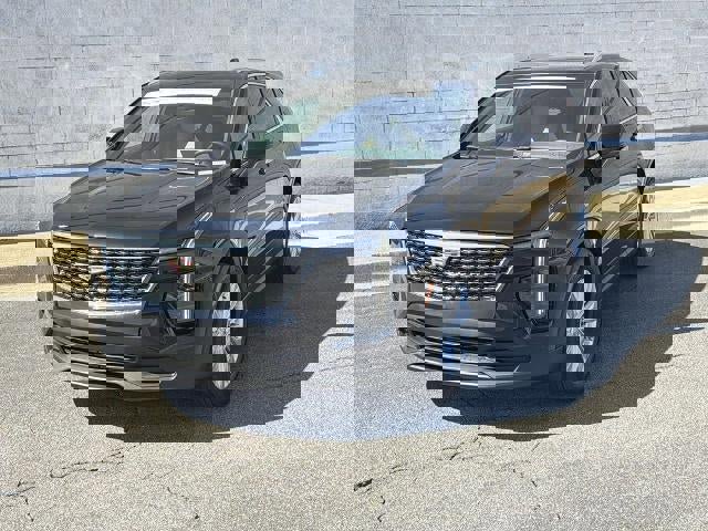 Used 2024 Cadillac XT4 Luxury w/ Cold Weather Package image 3