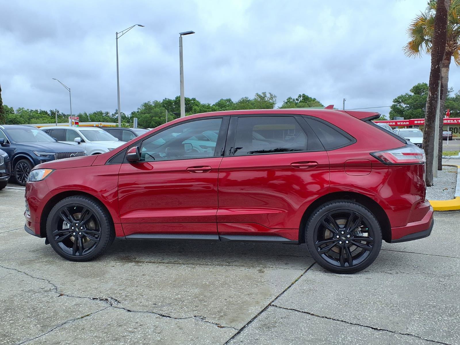 Used 2019 Ford Edge ST w/ Equipment Group 401A image 4