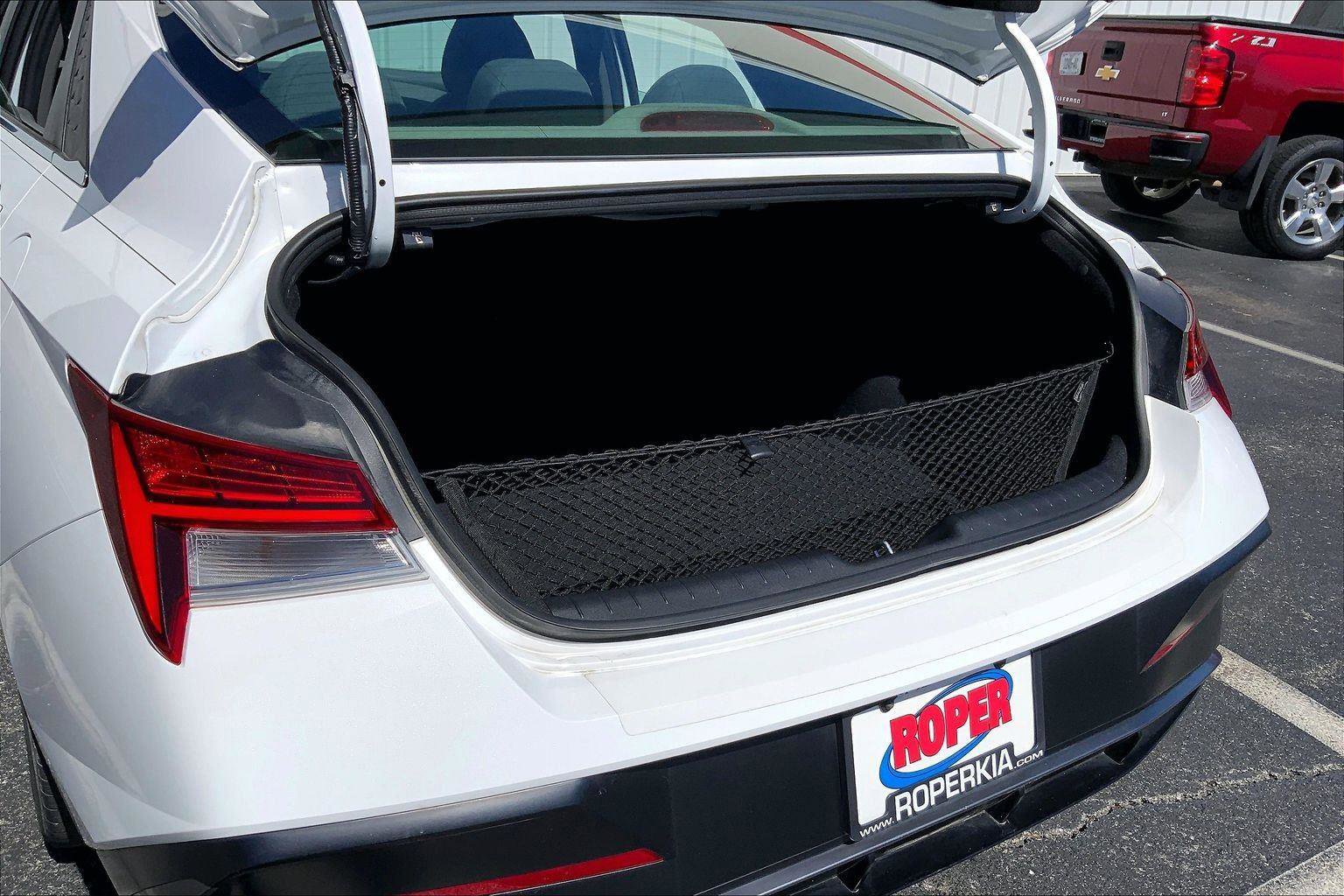 Used 2024 Hyundai Elantra SEL w/ Convenience Package image 26