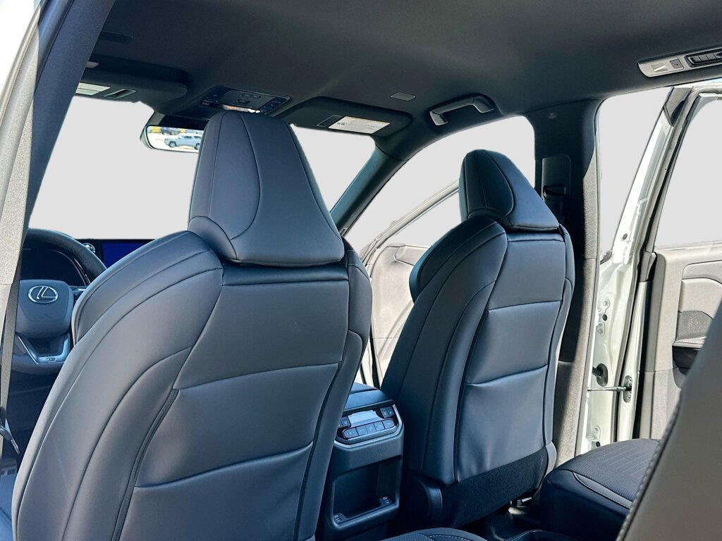 New 2026 Lexus TX 500h AWD image 6